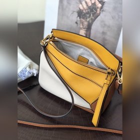 MINI PUZZLE сумка с геометрическим дизайном от Loewe, серо-бежева