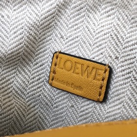 MINI PUZZLE сумка с геометрическим дизайном от Loewe, серо-бежева