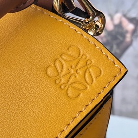 MINI PUZZLE сумка с геометрическим дизайном от Loewe, серо-бежева