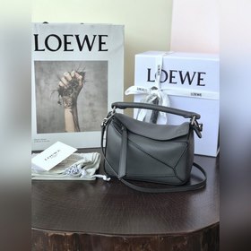 MINI PUZZLE сумка с геометрическим дизайном от Loewe, черная Сумк