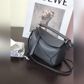 MINI PUZZLE сумка с геометрическим дизайном от Loewe, черная Сумк