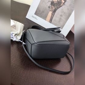 MINI PUZZLE сумка с геометрическим дизайном от Loewe, черная Сумк