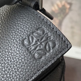 MINI PUZZLE сумка с геометрическим дизайном от Loewe, черная Сумк