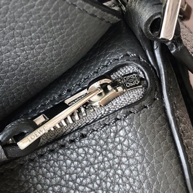 MINI PUZZLE сумка с геометрическим дизайном от Loewe, черная Сумк