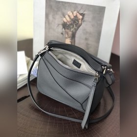 MINI PUZZLE сумка с геометрическим дизайном от Loewe, черная Сумк