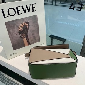 MINI PUZZLE сумка с геометрическим дизайном от Loewe, цвет авокад
