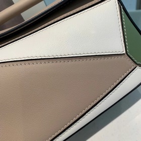 MINI PUZZLE сумка с геометрическим дизайном от Loewe, цвет авокад
