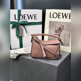MINI PUZZLE сумка с геометрическим дизайном от Loewe, цвет «личи»