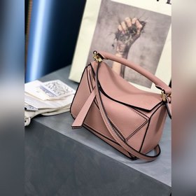 MINI PUZZLE сумка с геометрическим дизайном от Loewe, цвет «личи»