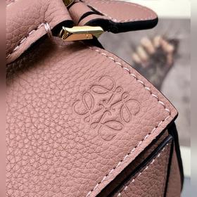 MINI PUZZLE сумка с геометрическим дизайном от Loewe, цвет «личи»
