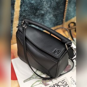 MINI PUZZLE сумка с геометрическим дизайном от Loewe, черная Сумк