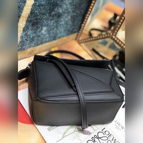 MINI PUZZLE сумка с геометрическим дизайном от Loewe, черная Сумк