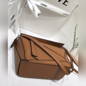 MINI PUZZLE сумка с геометрическим дизайном, коричневая Сумка пра