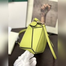 MINI PUZZLE сумка с геометрическим дизайном от Loewe, травянисто-
