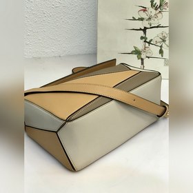 Luo Yiwai коричнево-белая сумка Puzzle с геометрическим дизайном,