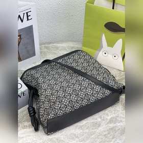 Loewe NEW IN сумочка Flamenco из гофрированной ткани Anagram и к