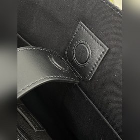 Buckle Horizontal Tote от Loewe Эта сумка представляет собой легк