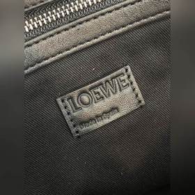Buckle Horizontal Tote от Loewe Эта сумка представляет собой легк