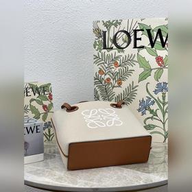 Сумка-тоут Tote от Loewe Сумка Anagram Tote по-прежнему занимает