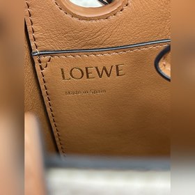 Сумка-тоут Tote от Loewe Сумка Anagram Tote по-прежнему занимает 