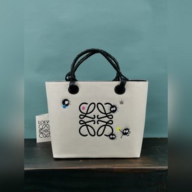 Серия Loewe, созданная в сотрудничестве с «Сеню и Сеню» Сумка с в