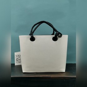 Серия Loewe, созданная в сотрудничестве с «Сеню и Сеню» Сумка с в
