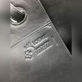 Серия Loewe, созданная в сотрудничестве с «Сеню и Сеню» Сумка с в