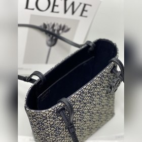 Сумка Loewe Square Tote С длинными ручкамиз кожи быка и кожаным б