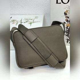 Почтовая сумка Loewe Military Messenger Эта модель изготовлена из