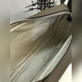 Почтовая сумка Loewe Military Messenger Эта модель изготовлена из