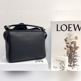 Luigi Loewe Military Messenger XS Изготовлена из импортной кожи с