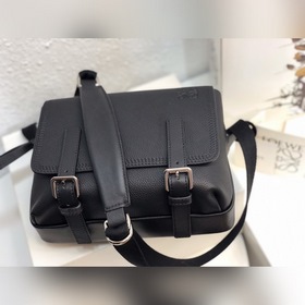 Luigi Loewe Military Messenger XS Изготовлена из импортной кожи с