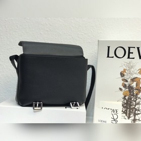 Luigi Loewe Military Messenger XS Изготовлена из импортной кожи с