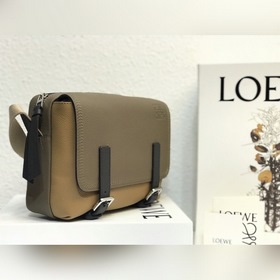 Military Messenger XS Small Messenger Bag от Loewe, цвет： песочны