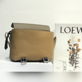 Military Messenger XS Small Messenger Bag от Loewe, цвет： песочны