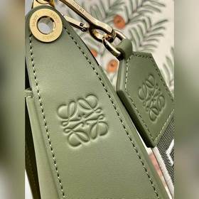 Loewe Маленькая сумка Moon Сумка под мышку в форме полумесяца М