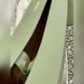 Loewe Маленькая сумка Moon Сумка под мышку в форме полумесяца М