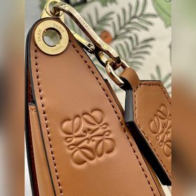 Loewe Маленькая сумка Moon Сумка под мышку в форме полумесяца М