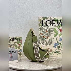 Сумка Luna серии Luna от Loewe, полукруглая сумка-хобо, модель： L