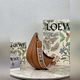 Сумка Luna серии Luna от Loewe, полукруглая сумка-хобо, модель： L