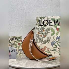Сумка Luna серии Luna от Loewe, полукруглая сумка-хобо, модель： L
