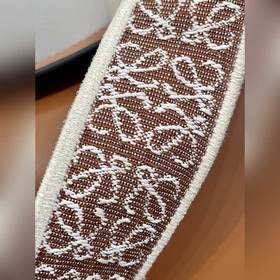 Сумка Luna серии Luna от Loewe, полукруглая сумка-хобо, модель： L