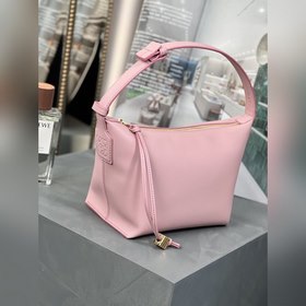 Луи Виттон Маленькая сумка из кожи тельца Розовый Сумка Cubi — эт