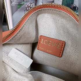 Сумка из кожи теленка Napa от Loewe Закат Сумка Cubi — это вмести