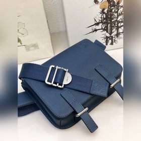 Loewe Military Bumbag Loewe Мужской поясной рюкзак Изготовлена