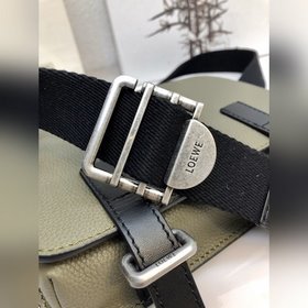Loewe Military Bumbag Loewe Мужской поясной рюкзак Изготовлен и