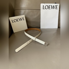 LOEWE Женский тонкий ремень из мягкой кожи теленка с палевой отде