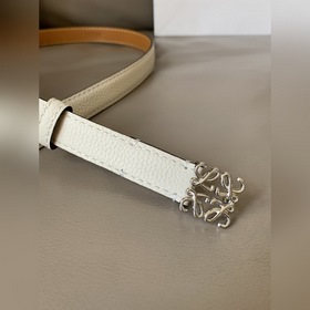 LOEWE Женский тонкий ремень из мягкой кожи теленка с палевой отде