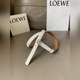 LOEWE Женский тонкий ремень из мягкой кожи теленка с палевой отде
