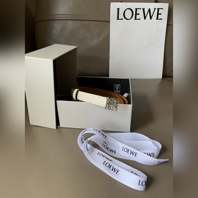 LOEWE Женский тонкий ремень из мягкой кожи теленка с палевой отде